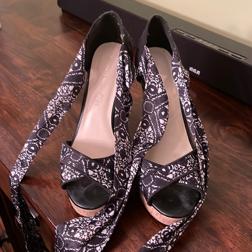 Black and with platform sandals